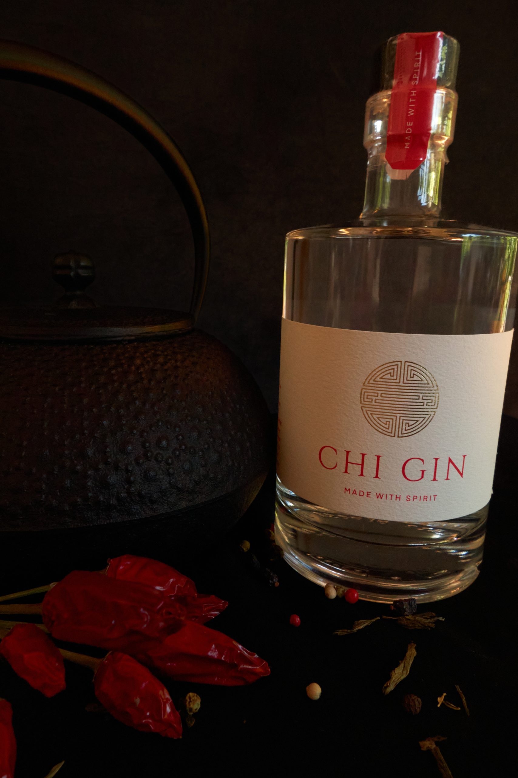 Miss Detail Photography - Chi-Gin - Produktfotografie - Flasche Rosmarin und Roter Chili